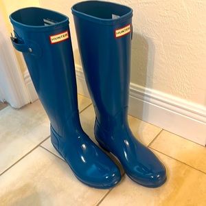 NWOT blue Hunter boots US 9
